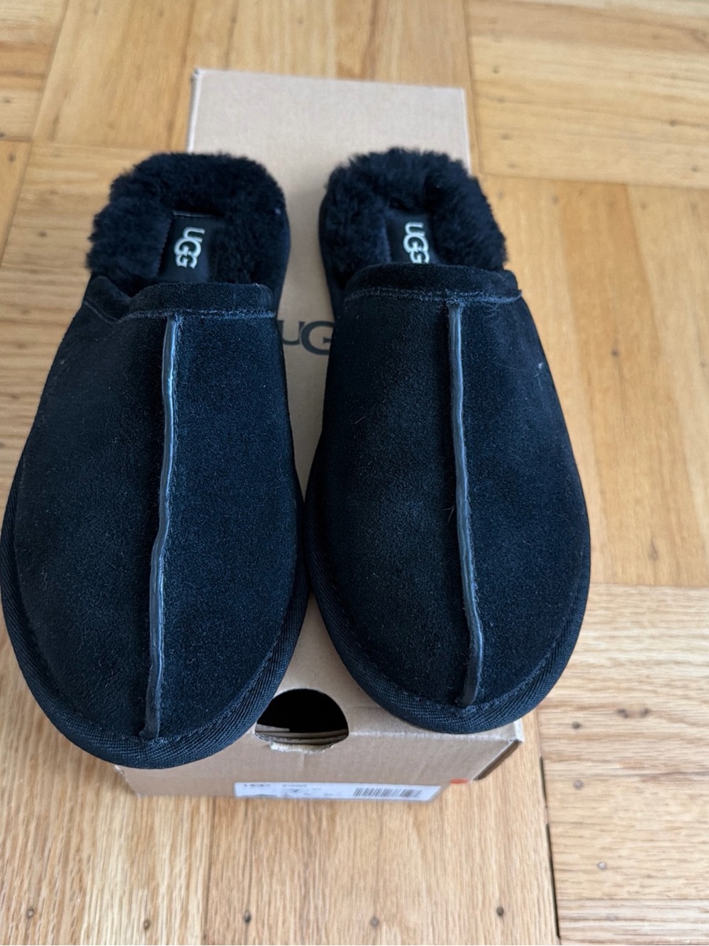 UGG Wen’s Black Pearle Libed Slippers size 7